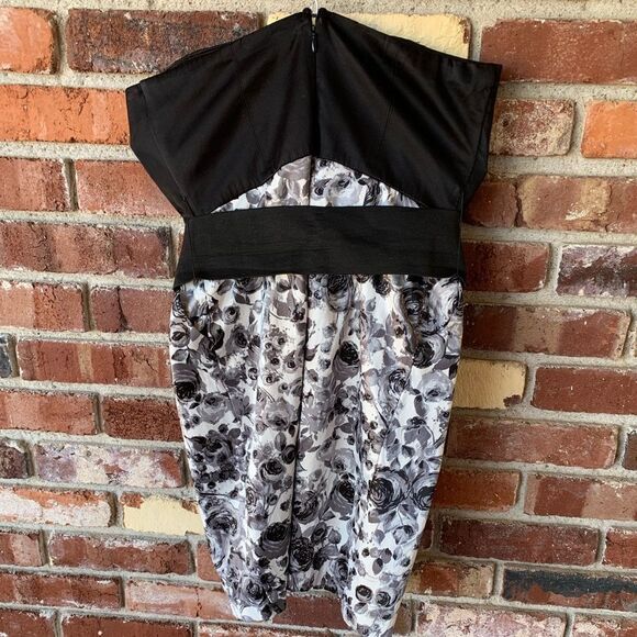 Size 5 strapless dress - Picture 3 of 4